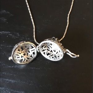 Nw Silver Essential Oil Locket Necklace
